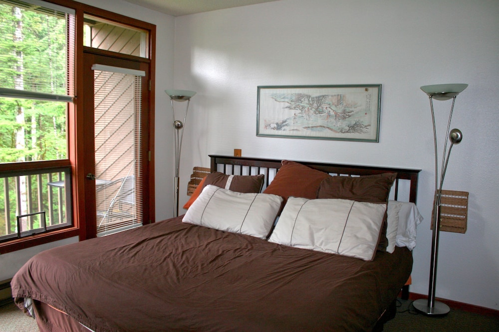 Condo, 3 Bedrooms, Fireplace photo 3
