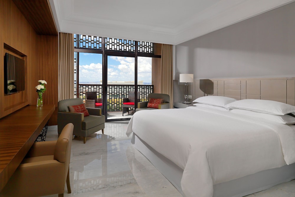 Deluxe Room, 1 King Bed, Balcony - Photo 11