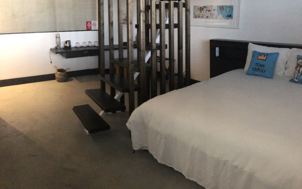 Room 3, Quadruple