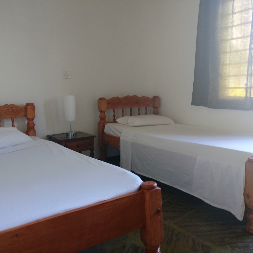 Comfort Cottage, 4 Bedrooms, Kitchenette, Pool View photo 1