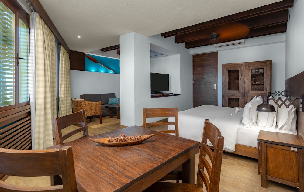 Junior Double Room, 1 King Bed photo 2