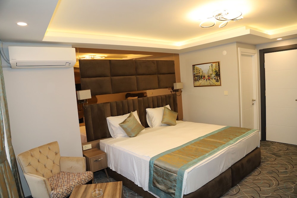 Deluxe Triple Room photo 2