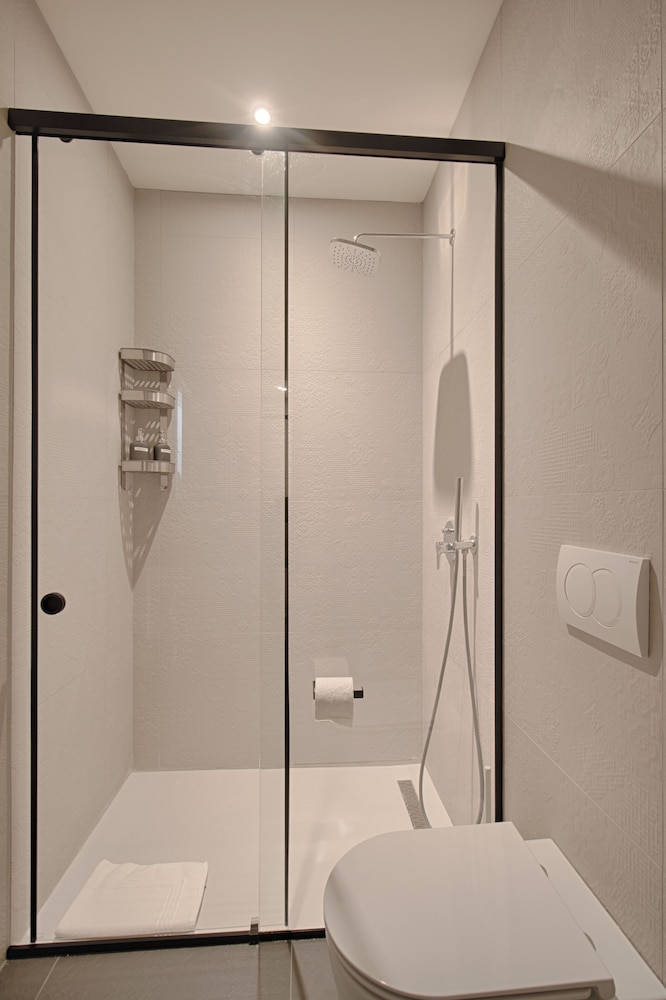 Elite Apartment, 2 Bedrooms, Lake View photo 2