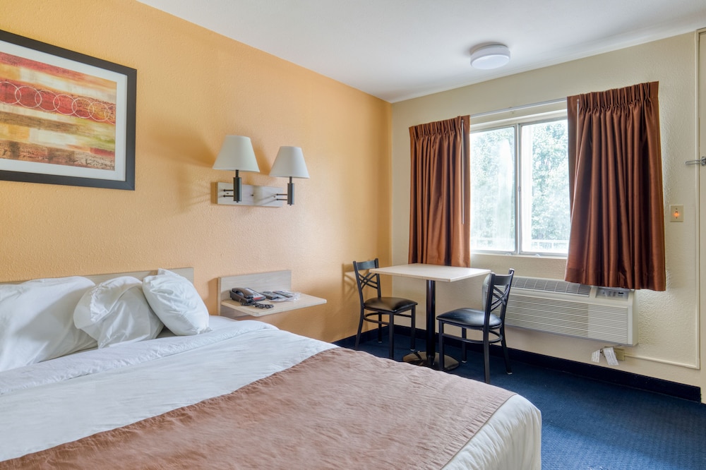 Room, 1 Double Bed, Non Smoking - Photo 6