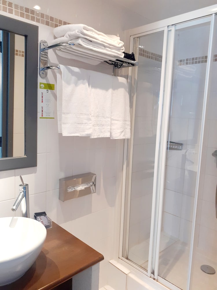 Quadruple Room - Photo 8
