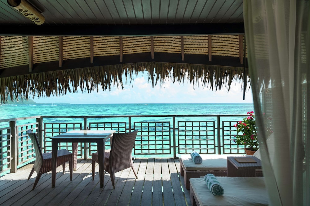 King Bungalow With Lagoon View