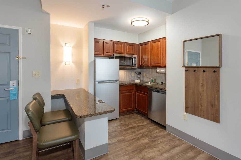 Suite, 1 Bedroom, Kitchen photo 3