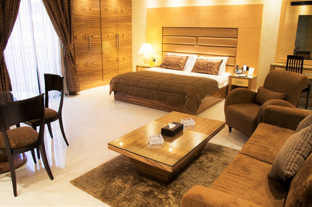 Executive Suite, 1 King Bed, Hot Tub photo 1