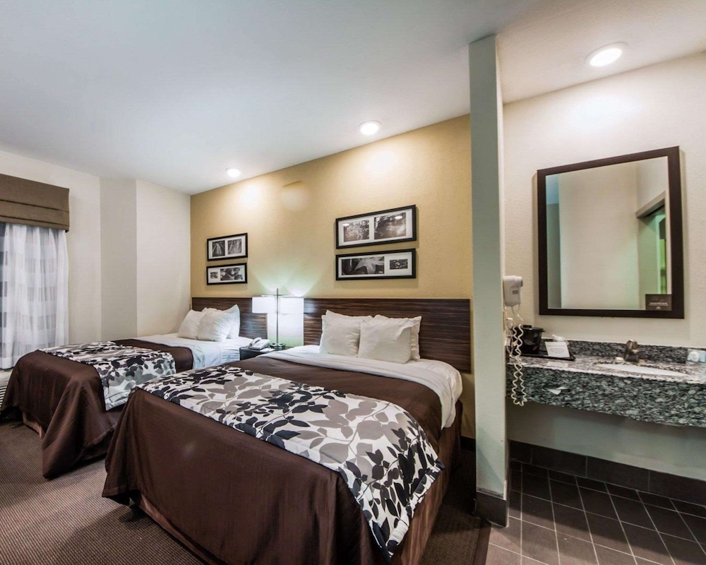 Standard Room, 1 Queen Bed, Non Smoking photo 1