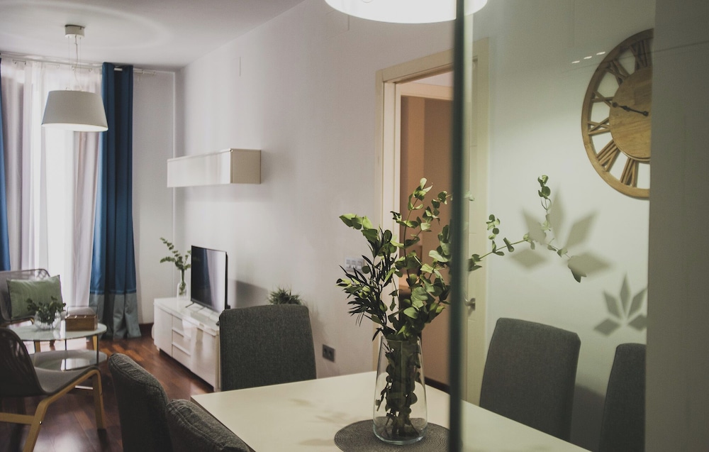Apartment, 2 Bedrooms - Photo 8