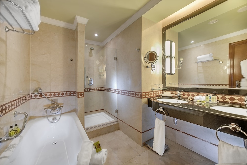 Junior Suite, 1 King Bed (Castellana View, Club Lounge Access)
