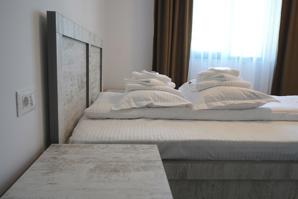Basic Double Room, Balcony, Mountain View photo 1
