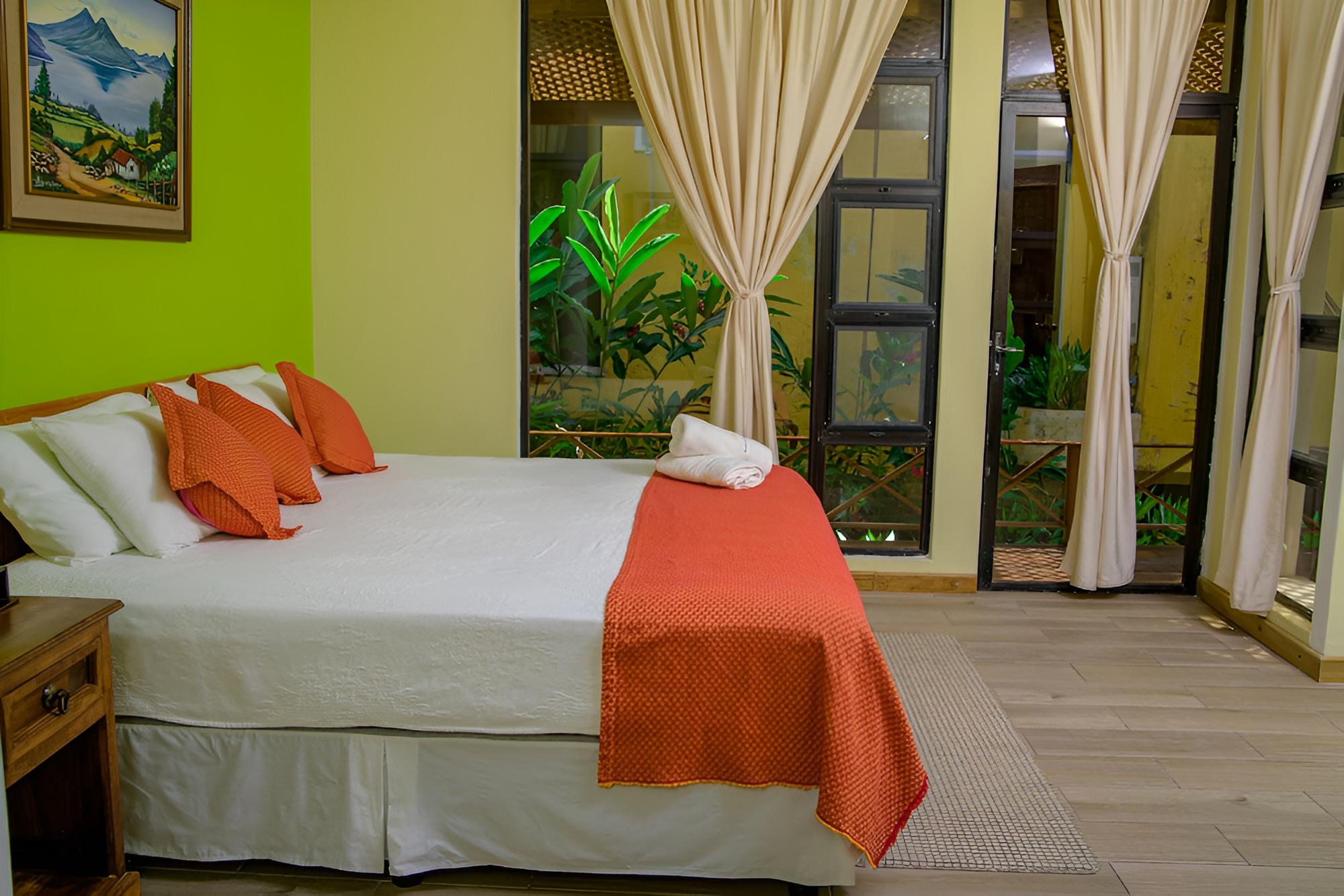 Executive Room, 1 King Bed, Lake View photo 2