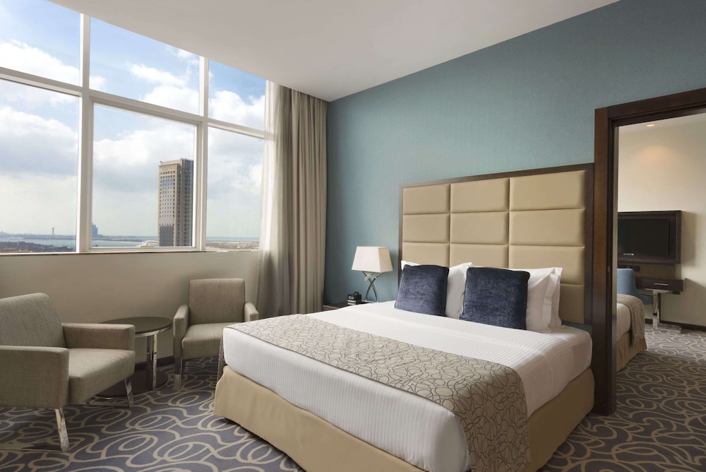 Deluxe Room, 1 King Bed, Non Smoking, City View photo 2