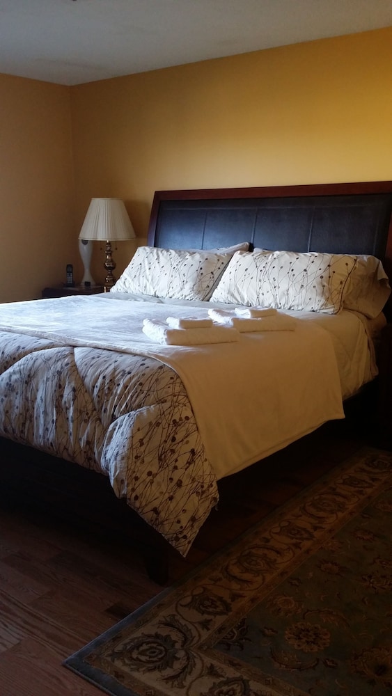 One King Bed photo 3