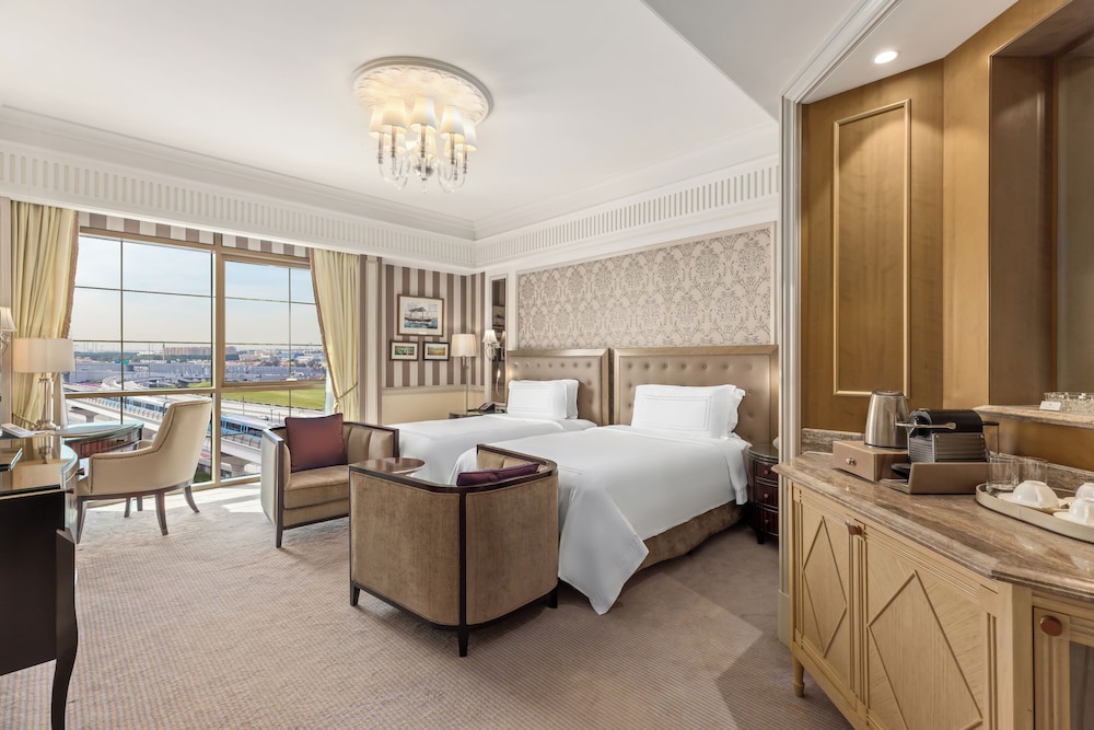 Grand Room, 2 Queen Beds (Deluxe)