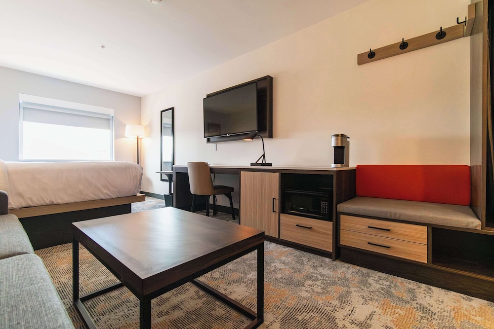 Suite, 1 King Bed with Sofa bed, Non Smoking photo 2