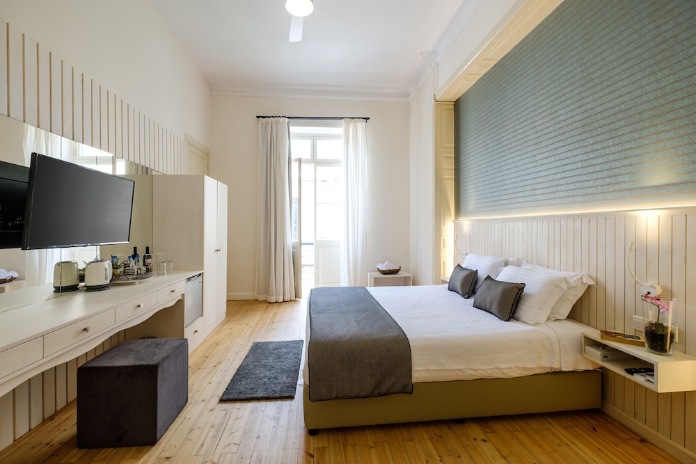 Deluxe Double Room, 1 Queen Bed, Non Smoking, City View, photo 6