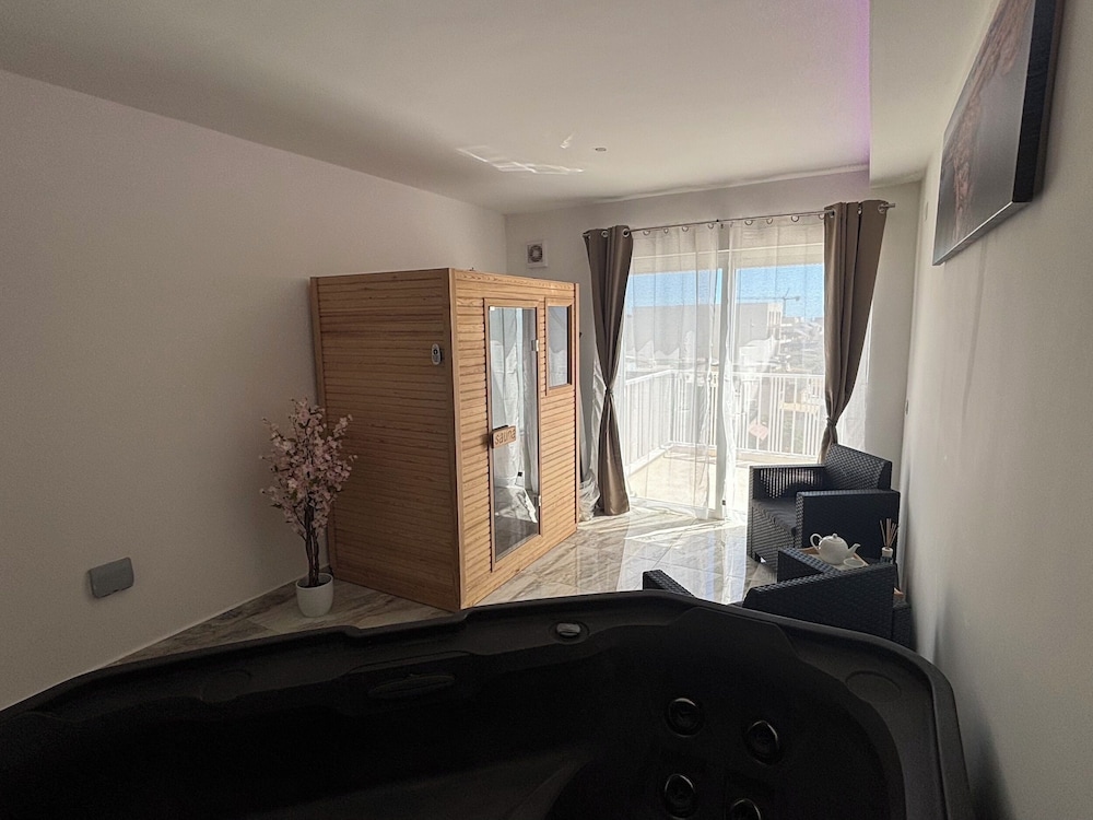 Luxury Apartment, City View photo 1
