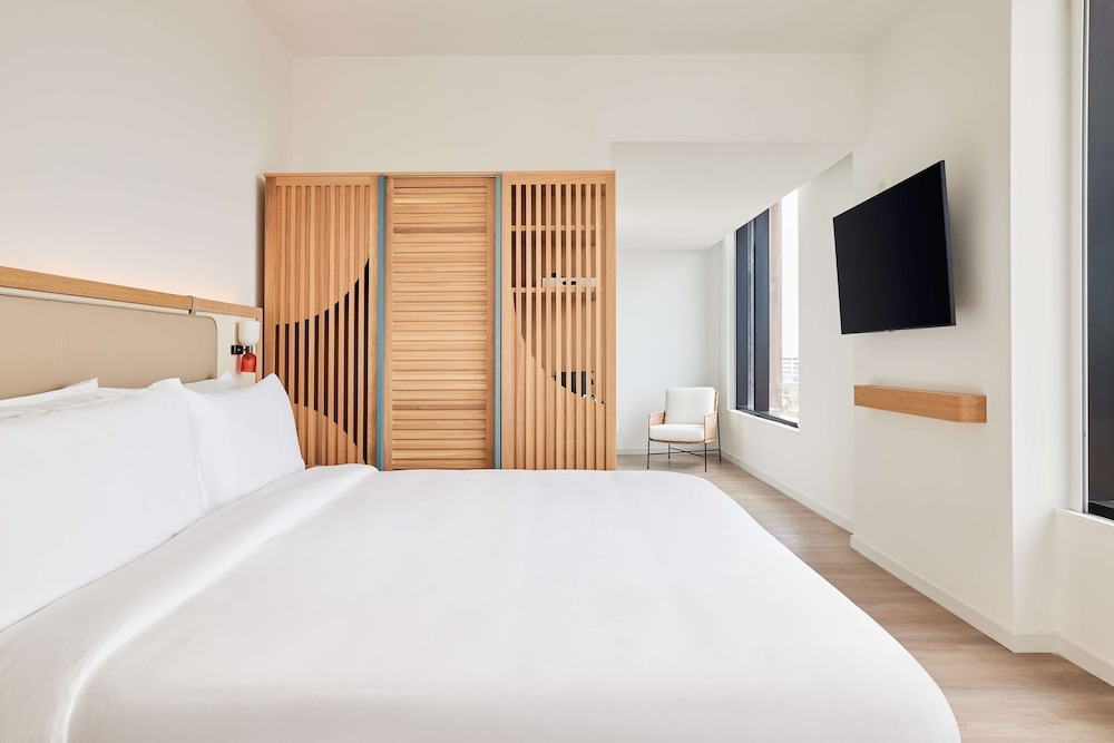 Room, 1 King Bed, Corner