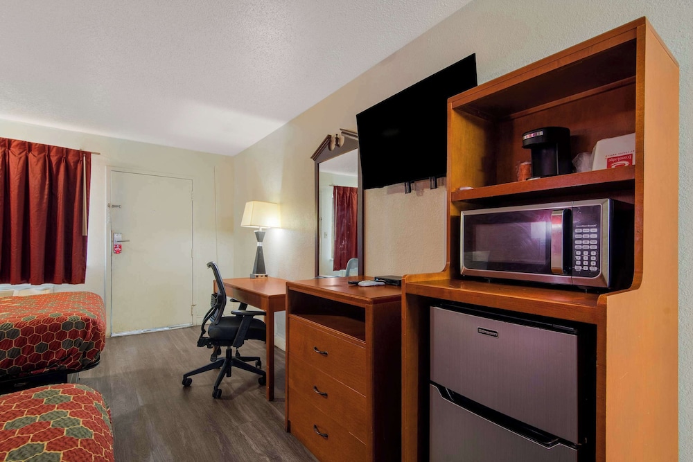Room, 2 Double Beds, Non Smoking - Photo 3