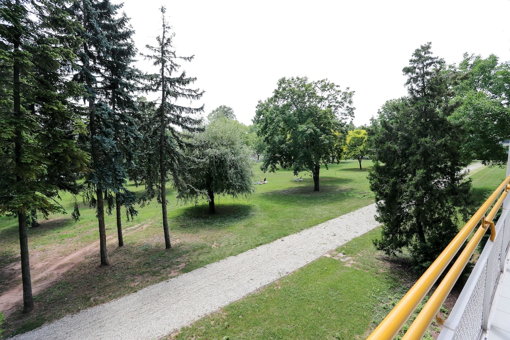 Executive Apartment, Lake View - Photo 3