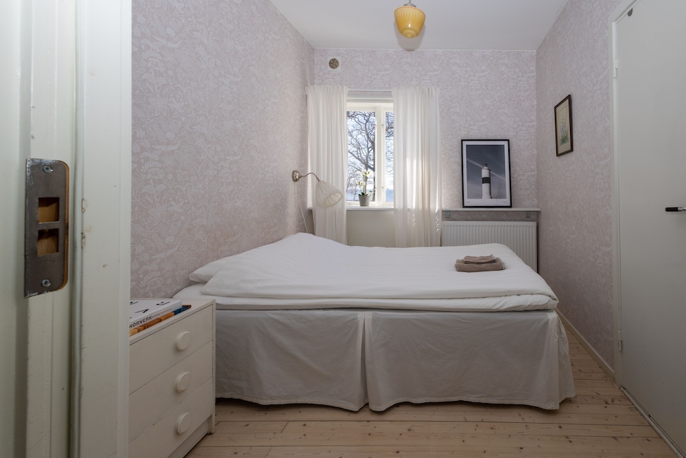 Economy Double Room, 1 Queen Bed photo 2