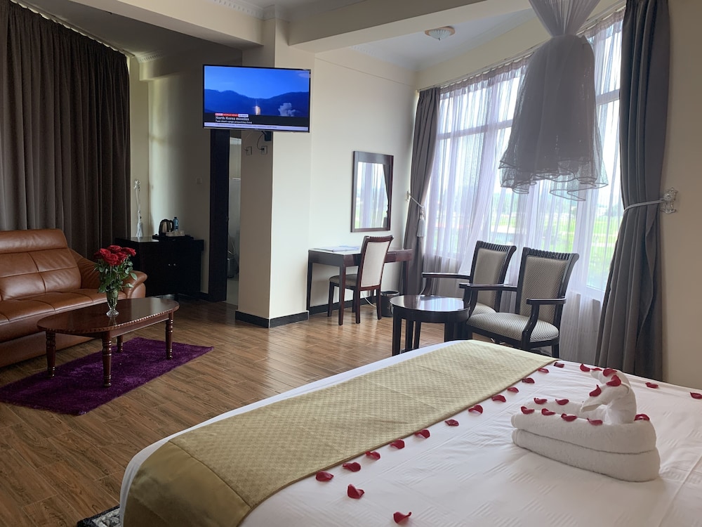 Junior Double Room, Accessible Bathtub, City View photo 3