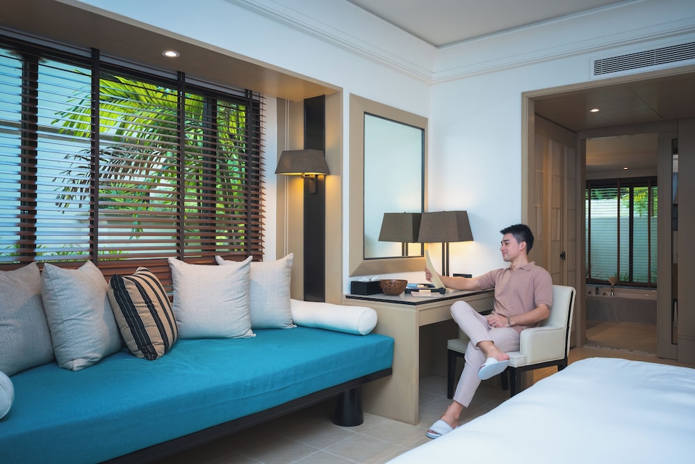Deluxe Room, 1 King Bed (Garden Pavilion) - Photo 13