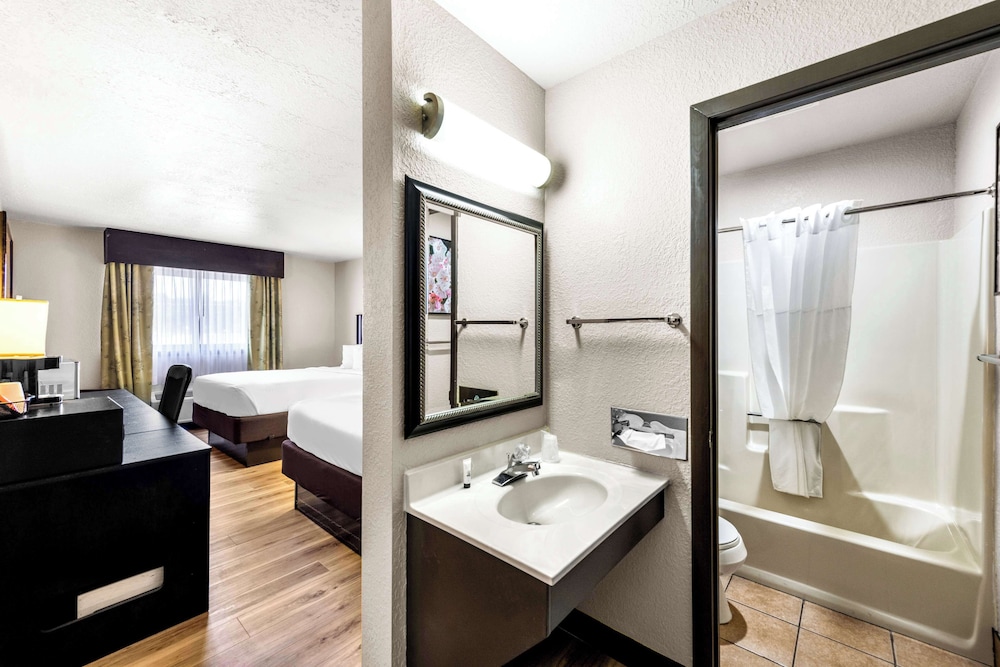 Premium Room, 2 Queen Beds (2nd Floor, No Elevator) - Photo 5