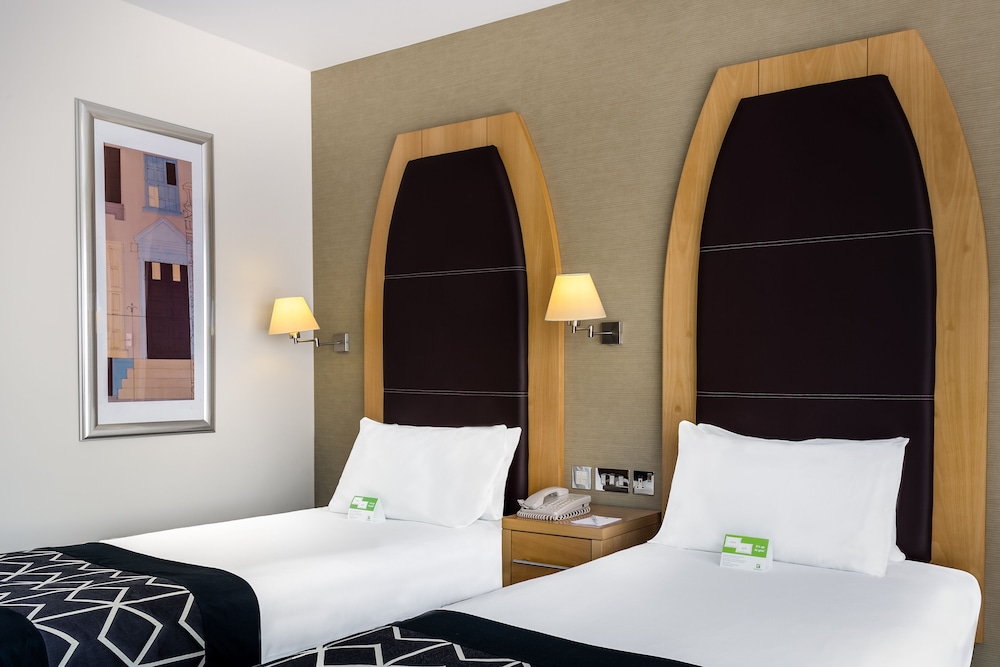 Standard Room, 2 Twin Beds - Photo 6