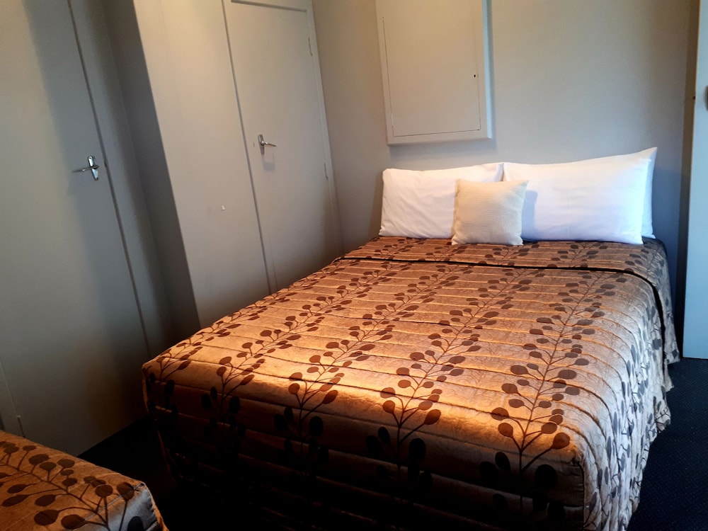 Standard Suite, 2 Bedrooms, Kitchen, Bathroom, Non Smoking (Motel) photo 3