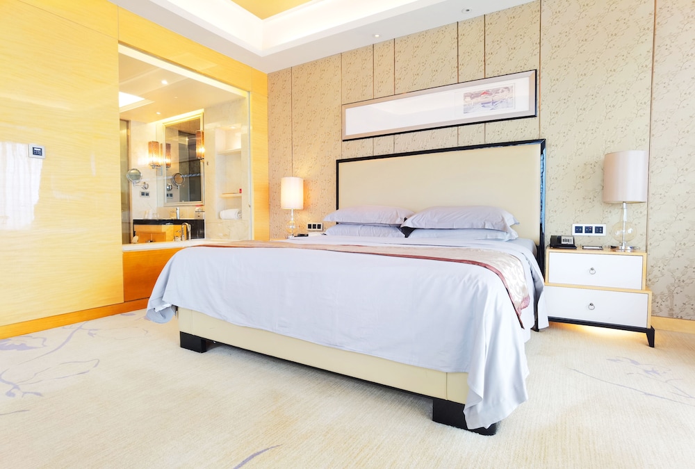 Executive Room, 1 King Bed, Smoking