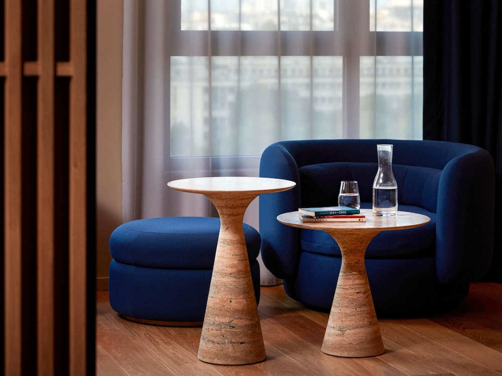 L'ATELIER, 1 King, Large corner Suite with sofabed, Views of Paris rooftops photo 1