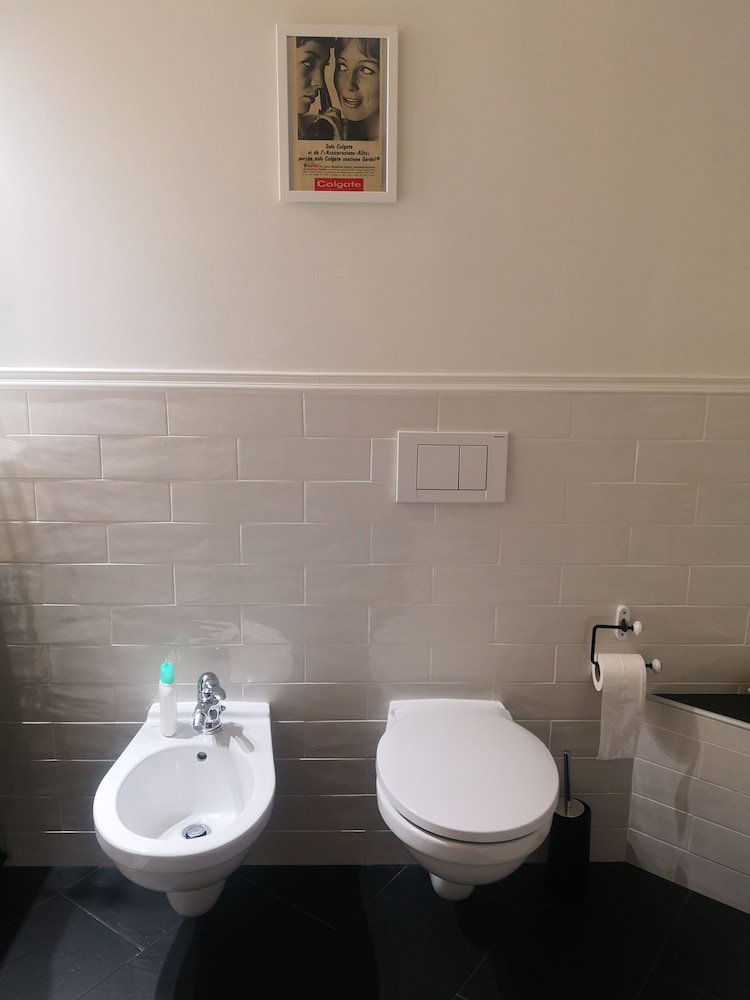 Single Room, Shared Bathroom photo 2