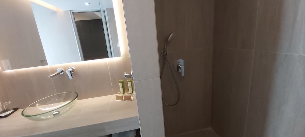 Executive Room, Pool View - Photo 3