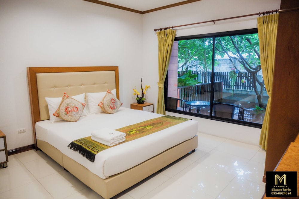 Deluxe King Bed