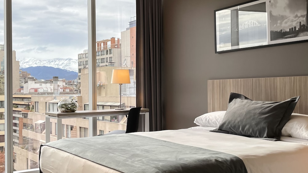 Standard Room, 1 Queen Bed photo 3