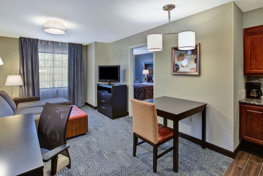 Suite, 1 Bedroom, Kitchen photo 3