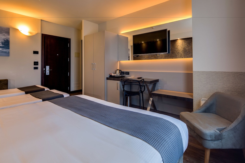 Executive Room, Multiple Beds, Non Smoking - Photo 3