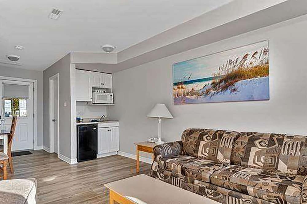 Standard Room, 1 King Bed with Sofa bed, Non Smoking, Jetted Tub (Beach Front) photo 3