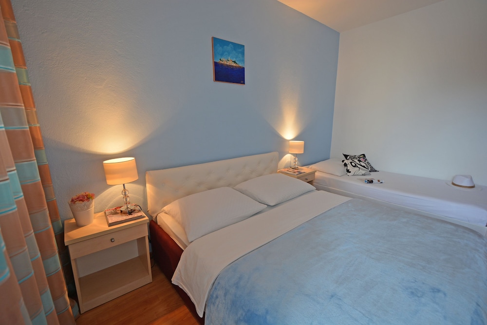 Comfort Room, 1 Bedroom, Kitchenette photo 3