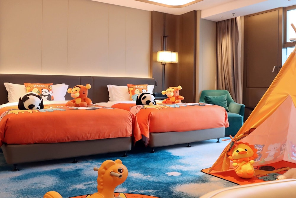 Family Room, 2 Twin Beds (Animal-Themed) - Photo 1