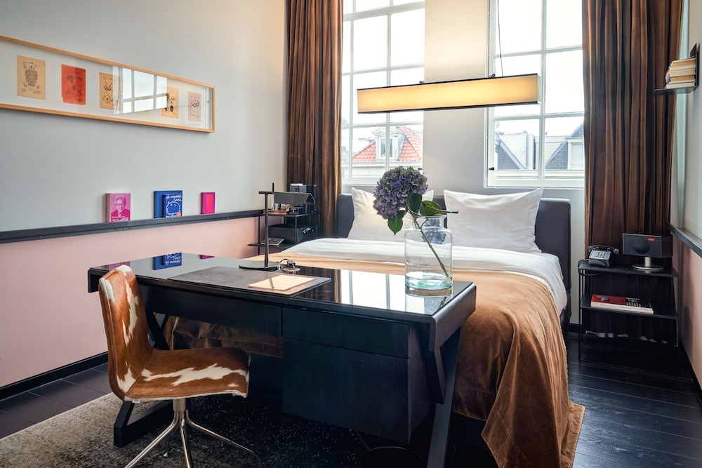 Room (Sir Boutique)