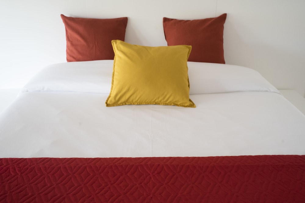 Deluxe Double Room, Jetted Tub (Red Eye) photo 3