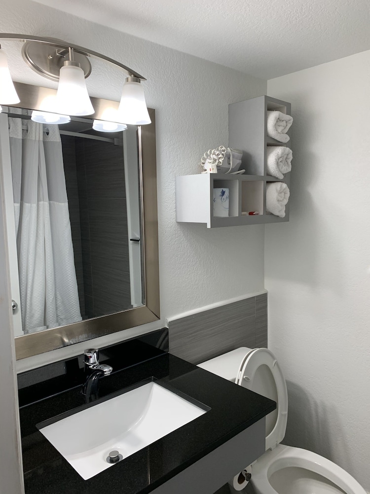 Basic Room, Multiple Beds, Ocean View - Photo 8