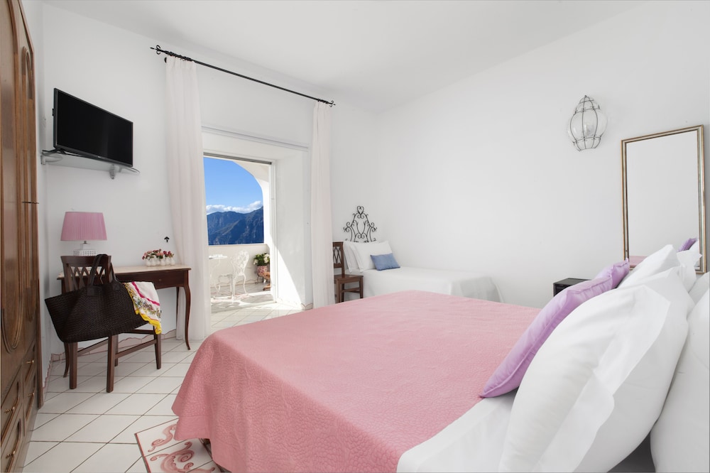 Standard Triple Room, Sea View photo 2