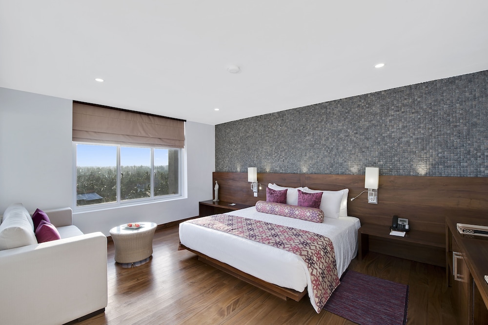 Sunrise Jacuzzi Suite - Free Airport Pickup / Drop photo 2