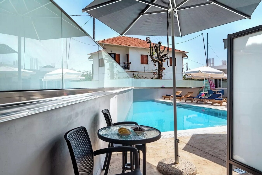 Comfort Double Room, Private Bathroom, Pool View photo 3