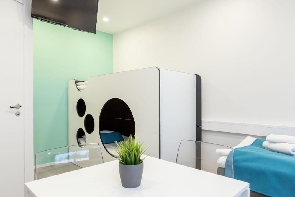 Room, Multiple Beds, Mobility Accessible, Courtyard View